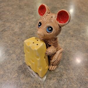 Vintage mouse and cheese ceramic salt and pepper shaker